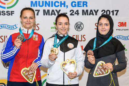 CMMUNICH2017 001_AR40.jpg CMMUNICH2017 001_AR40.jpg