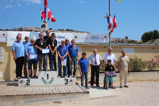 Equipe Debout.jpg Equipe Debout.jpg