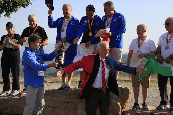 Podium veste.JPG Podium veste.JPG